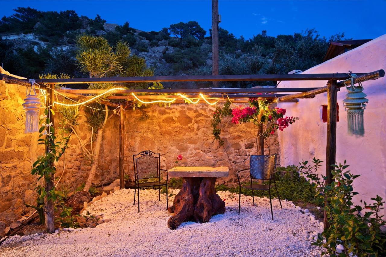 Natura Cottages Makrýgialos Exteriör bild