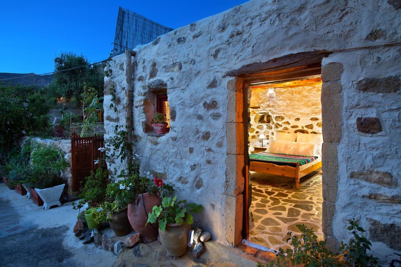 Natura Cottages Makrýgialos Exteriör bild