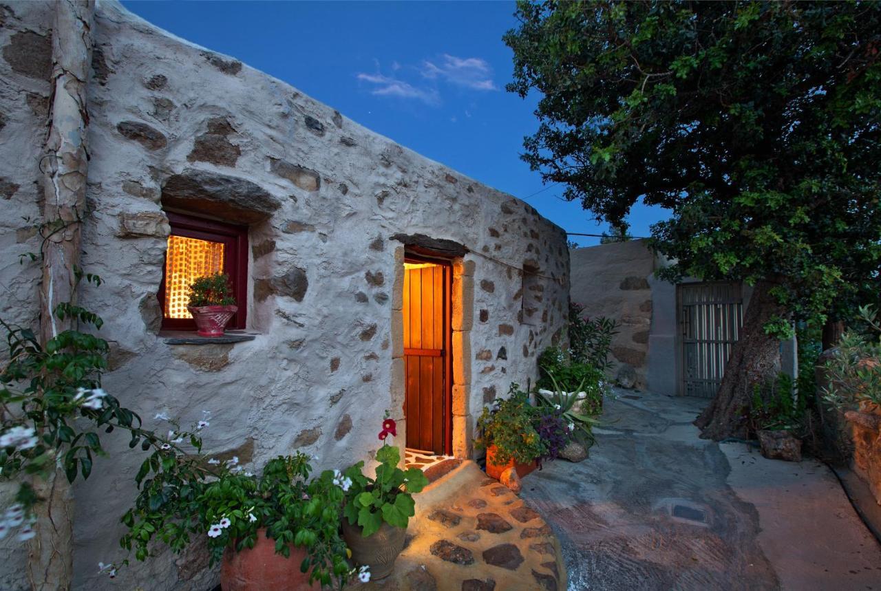Natura Cottages Makrýgialos Exteriör bild