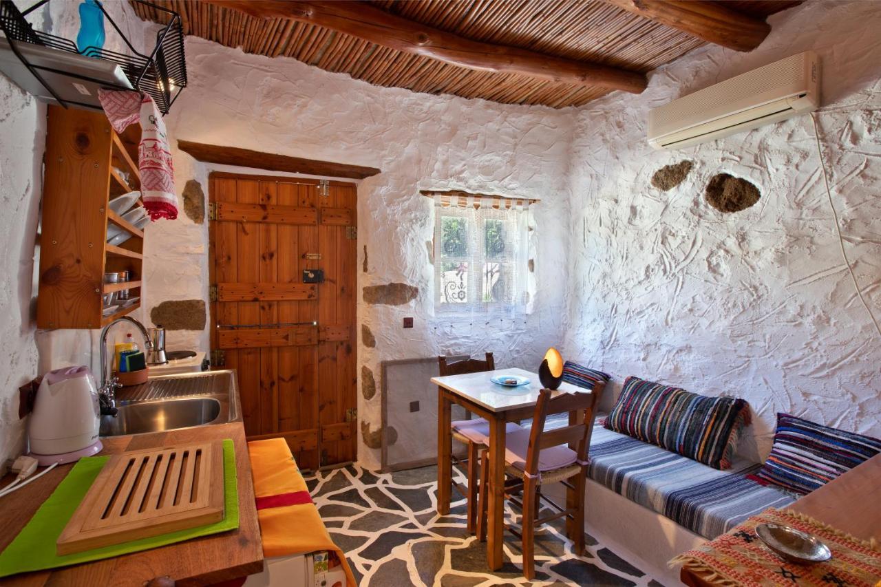 Natura Cottages Makrýgialos Exteriör bild