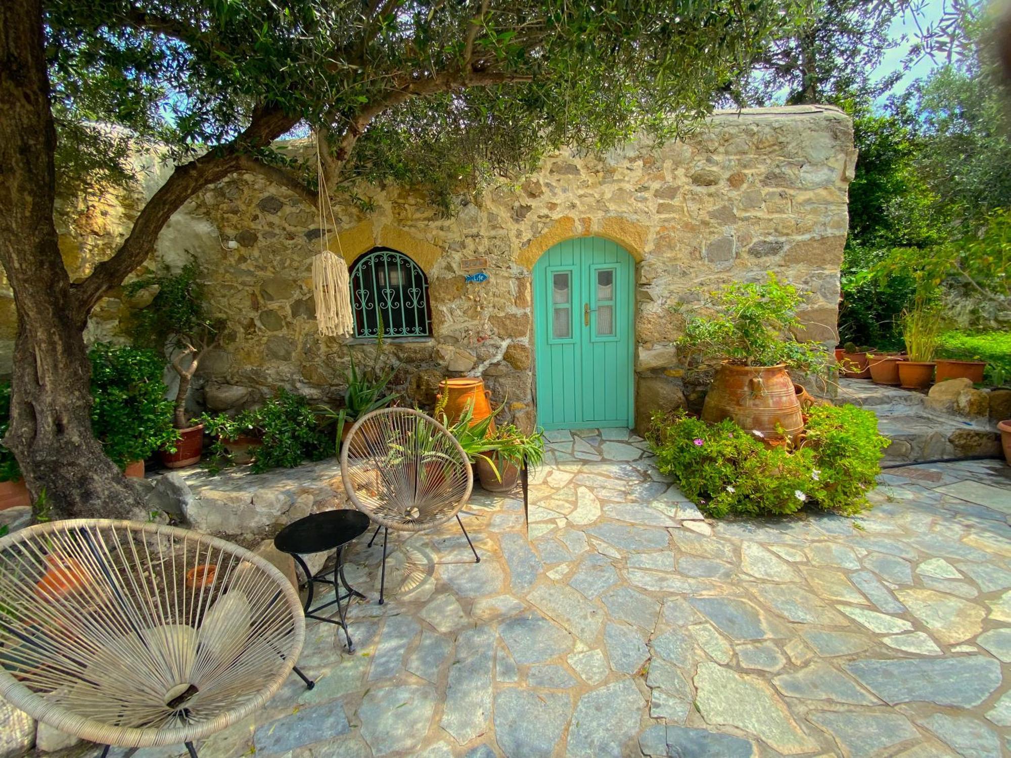 Natura Cottages Makrýgialos Exteriör bild