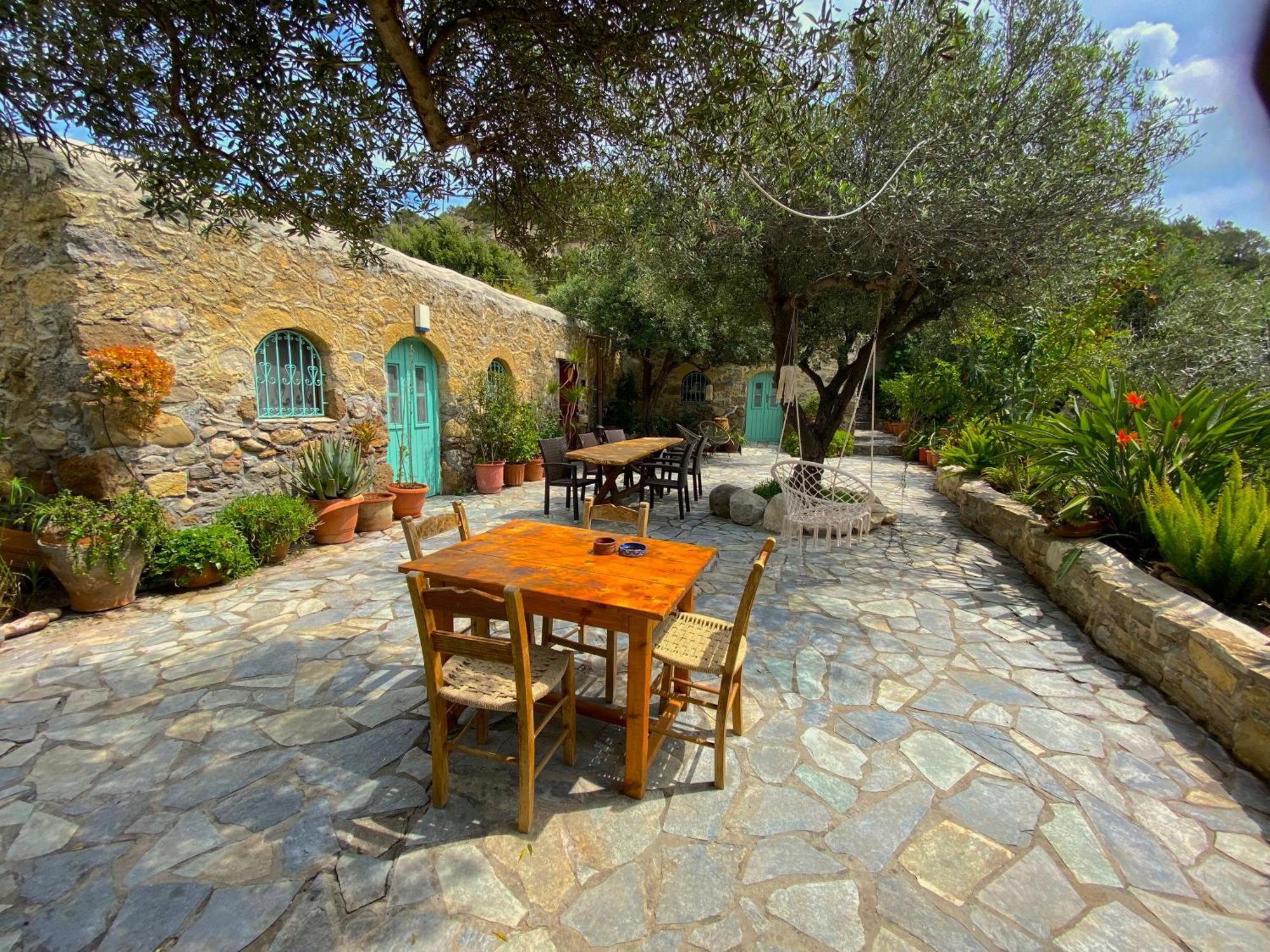 Natura Cottages Makrýgialos Exteriör bild